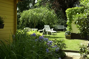 Gartenterasse mit Grillplatz