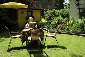 Gartenterasse mit überdachter Terrasse